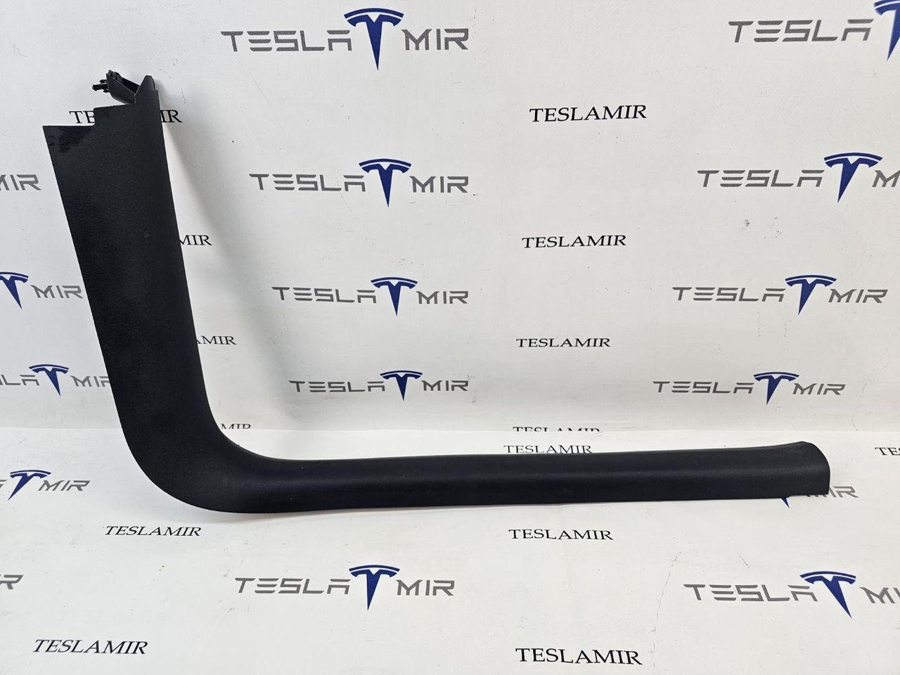 Накладка декоративная стойки А внутренняя правая нижняя Tesla Model Y 1 поколение 2024, 1494620-00 - фото №1