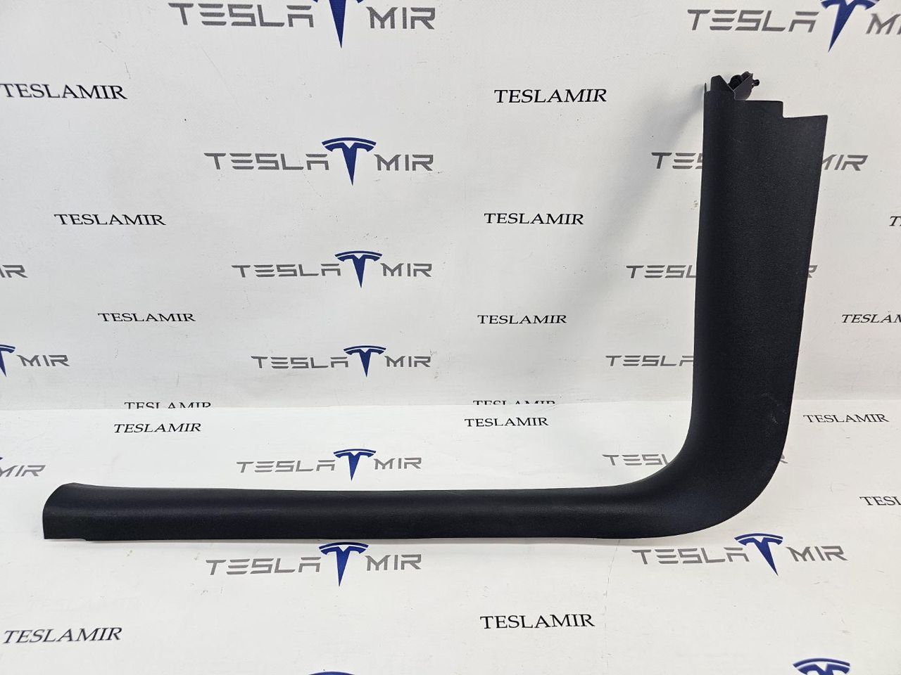 Накладка декоративная стойки А внутренняя левая нижняя Tesla Model Y 1 поколение 2024, 1494619-00 - фото №1