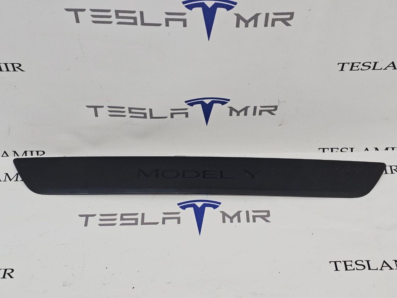 накладка на порог Tesla Model Y 1 поколение 2024, 1494301-00 - фото №1
