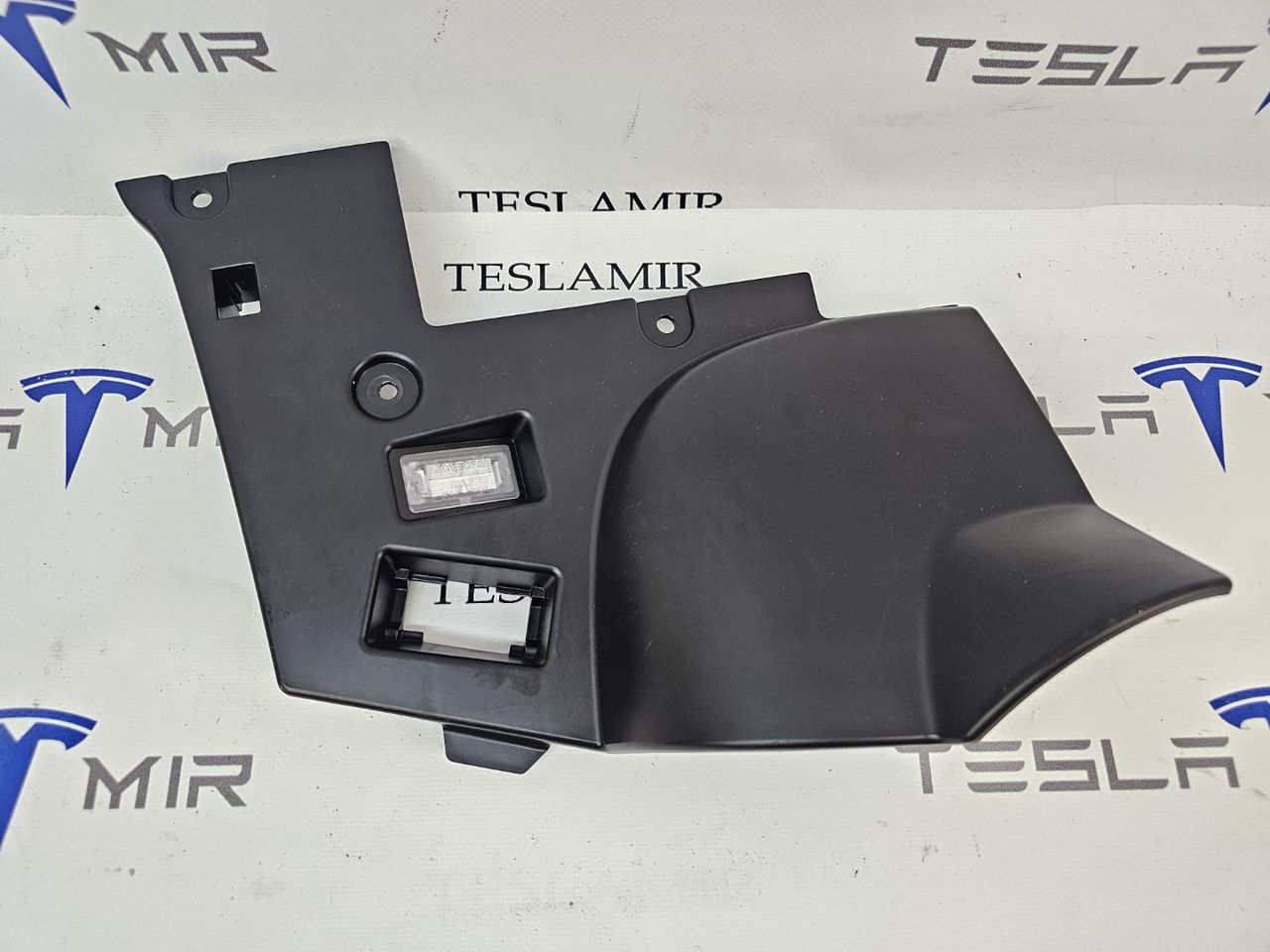 пластик Tesla Model Y 1 поколение 2024, 1007151-70, 1507076-00 - фото №1