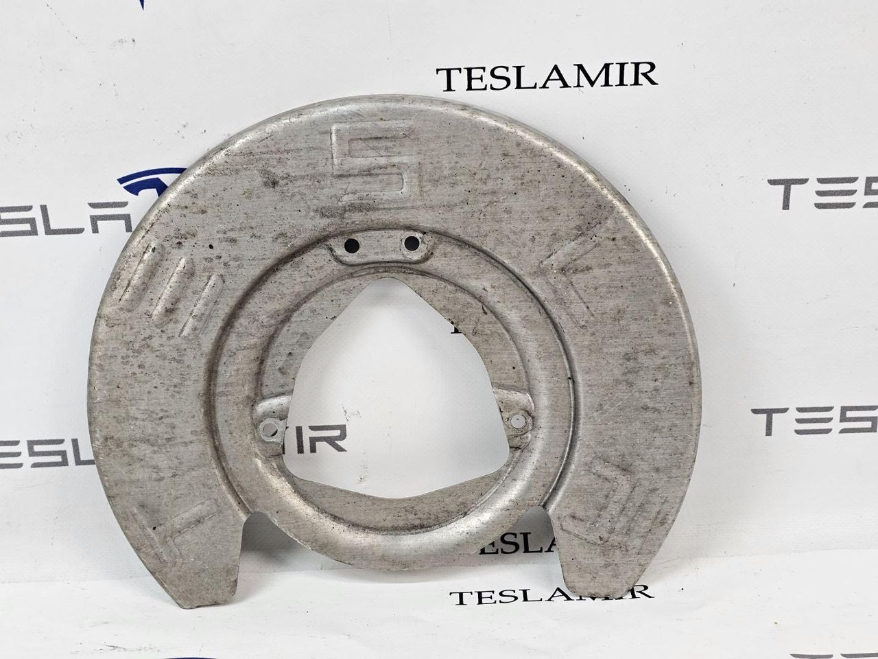 защитный кожух тормозного механизма Tesla Model 3 1 поколение 2023, 1044661-00 - фото №1