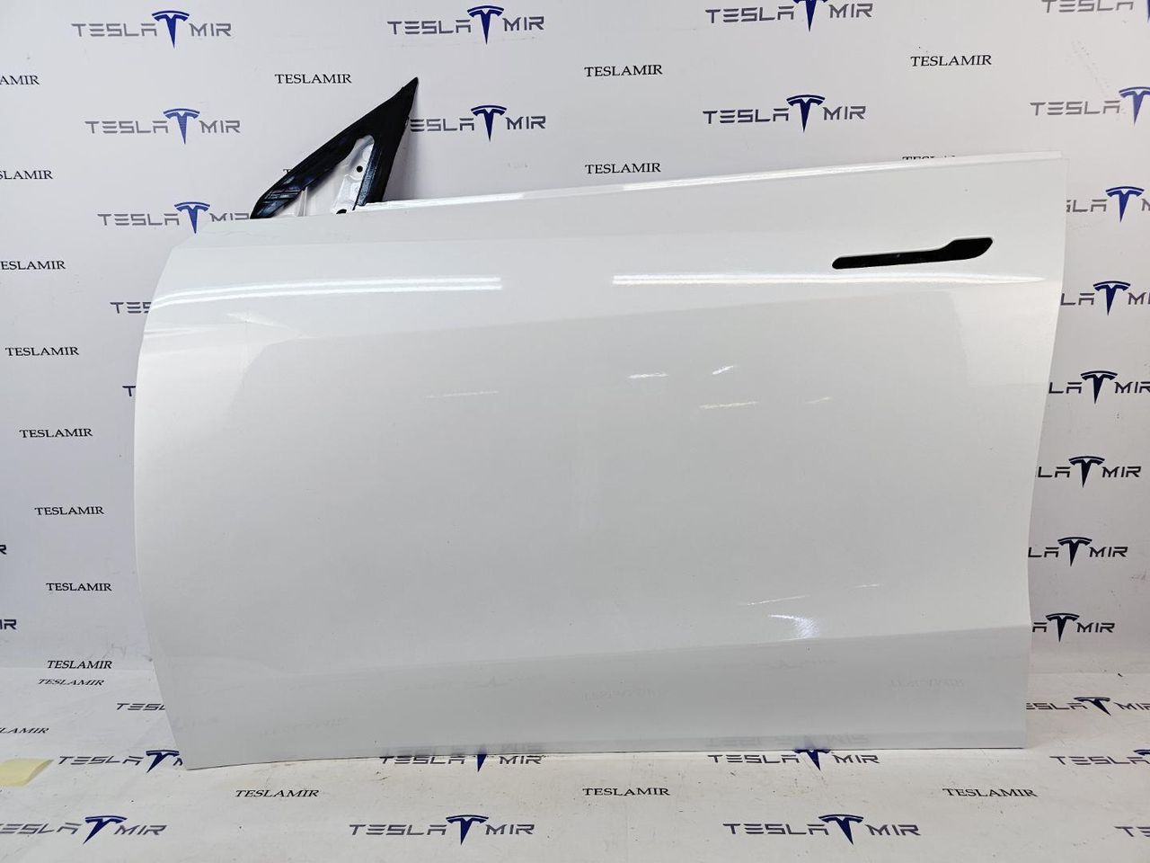 дверь передняя левая Tesla Model Y 1 поколение 2024, 1505460-E0 - фото №1
