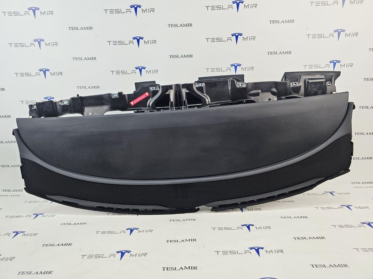 панель передняя салона (торпедо) Tesla Model Y 1 поколение 2024, 1077823-00, 1083401-80, 1083401-05, 1083401-00, 1766310-99 - фото №1
