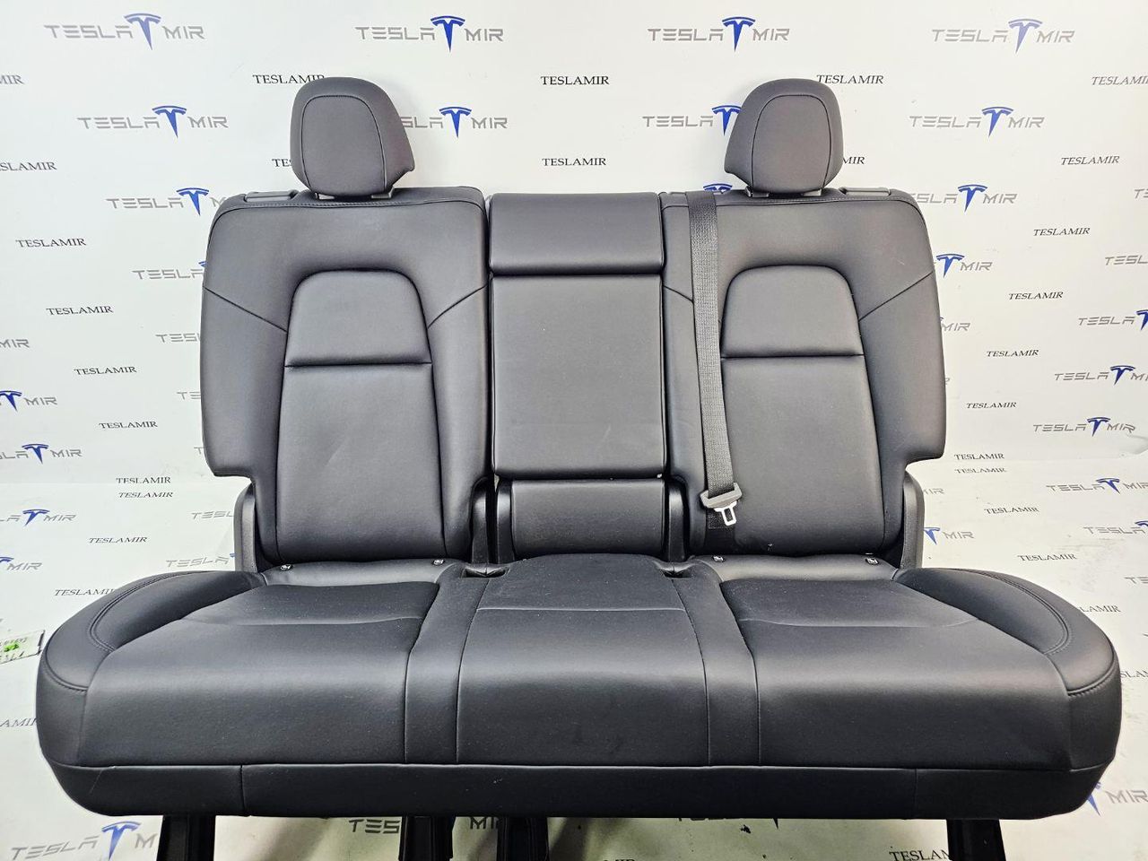 салон (комплект сидений) Tesla Model Y 1 поколение 2024, 1494840-00, 3907891-T1, 3907892-T1 - фото №1