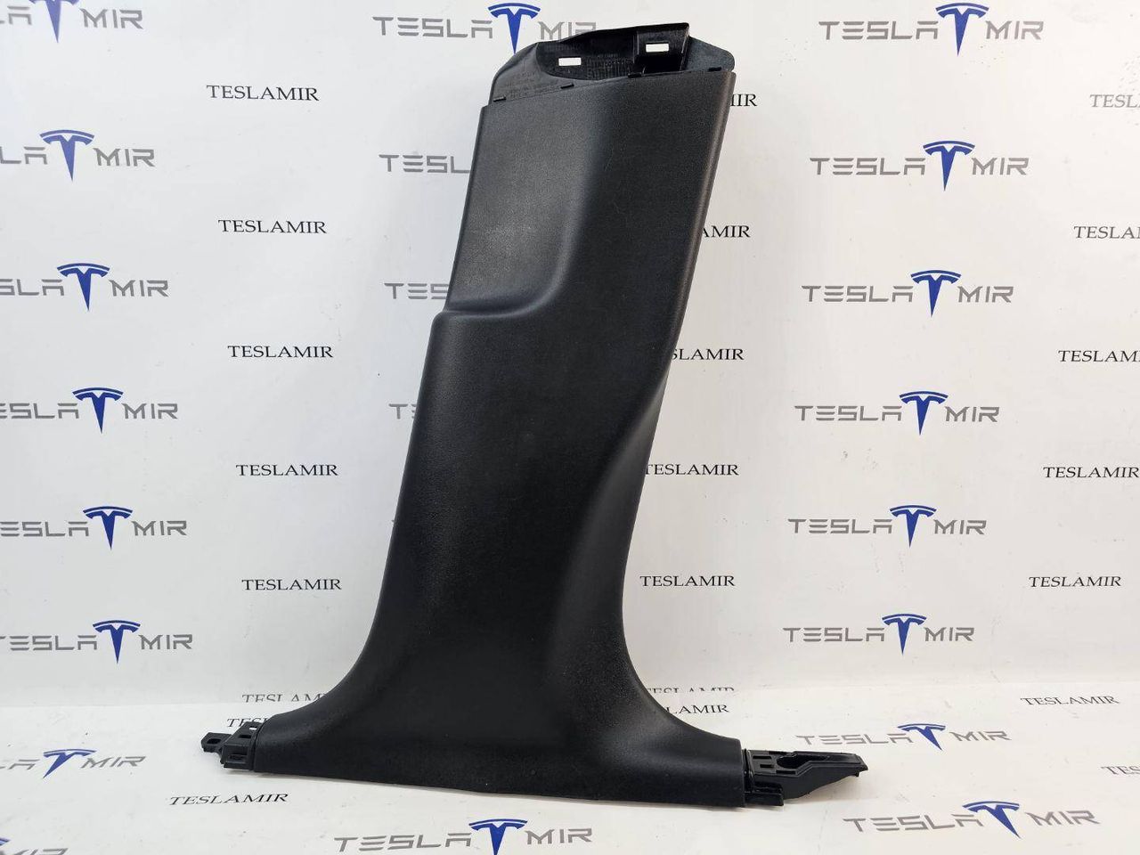 Накладка стойки B внутренняя правая нижняя Tesla Model Y 1 поколение 2024, 1494624-00 - фото №1