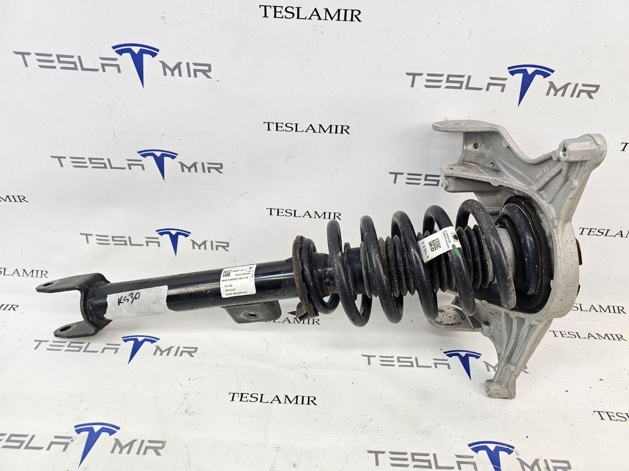 стойка передняя правая Tesla Model Y 1 поколение 2024, 1188369-00, 1188066-00 - фото №1