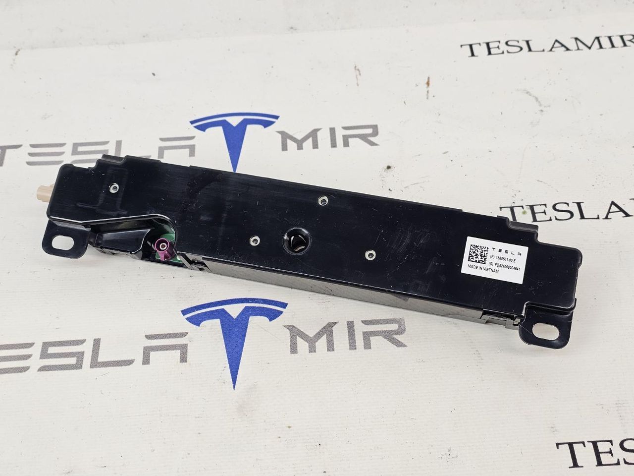 Антенна WI-FI Tesla Model Y 1 поколение 2024, 1585601-00 - фото №1