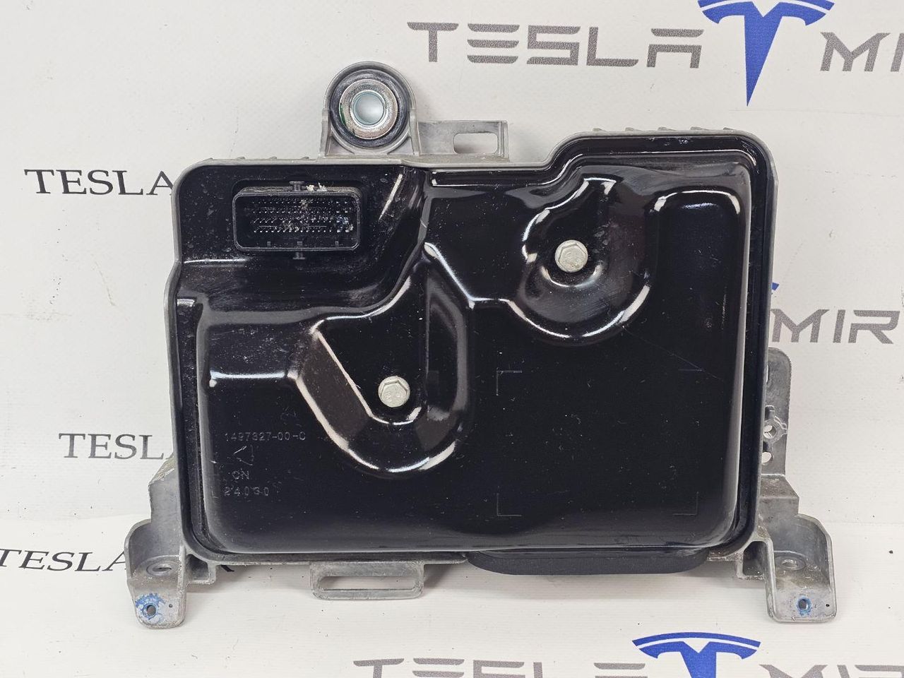 Блок управления BCM (бортовой сети) (Body Control Module) Боди Tesla Model Y 1 поколение 2024, 1497327-00, 1497319-00 - фото №1