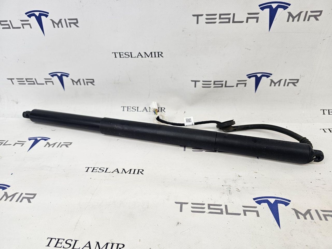 амортизатор крышки багажника (3-5 двери) Tesla Model Y 1 поколение 2024, 1500601-00 - фото №1