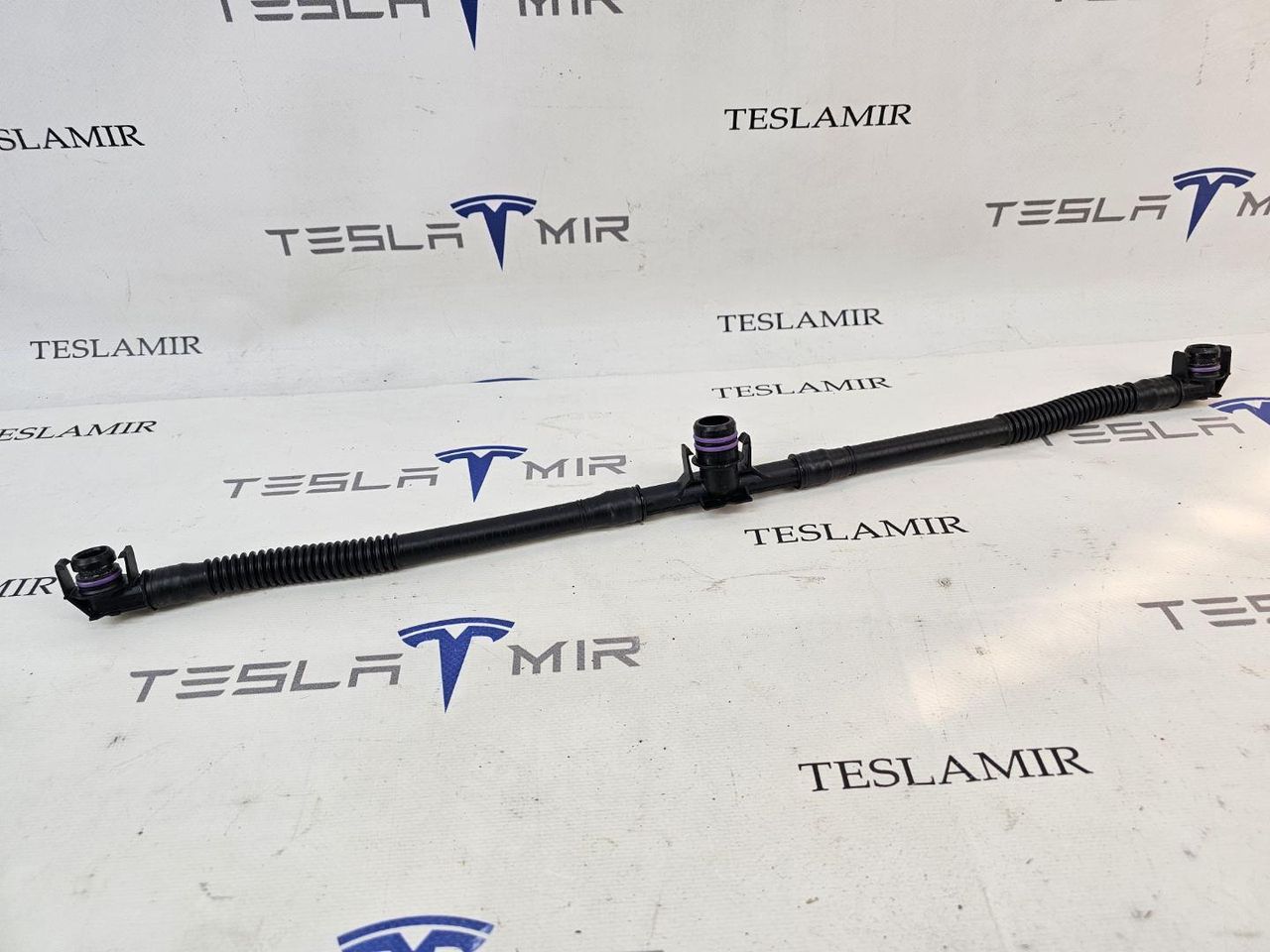 Патрубок системы охлаждения пластиковый Tesla Model 3 1 поколение 2021, 1091587-00 - фото №1