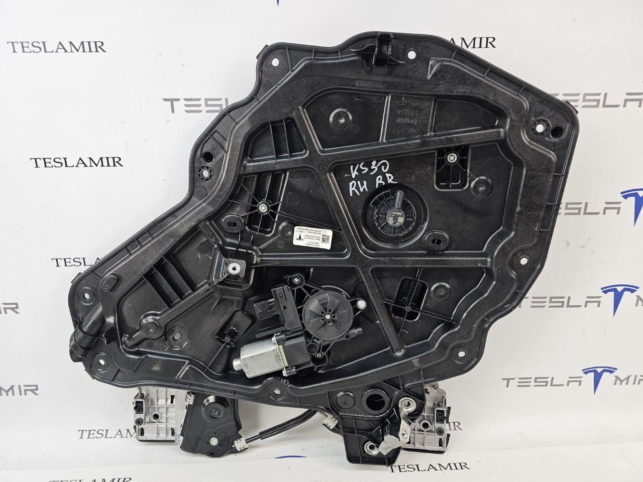 стеклоподъемник задний правый Tesla Model Y 1 поколение 2024, 1036762-00, 1495513-99, 1526807-00 - фото №1