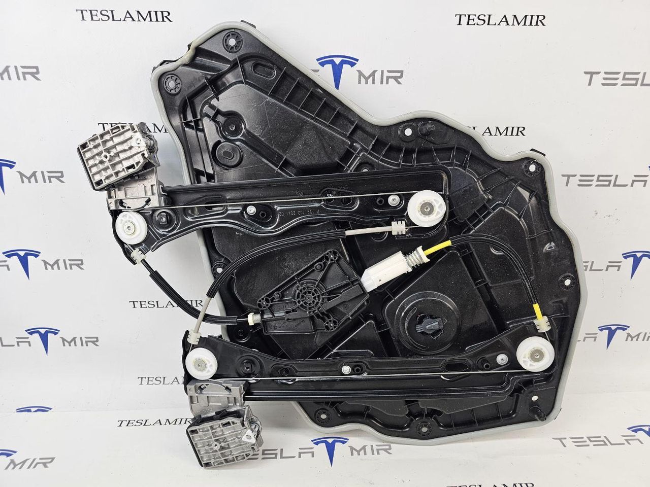 стеклоподъемник задний левый Tesla Model Y 1 поколение 2024, 1495512-99, 1526806-00, 1526802-00, 1526797-00 - фото №1