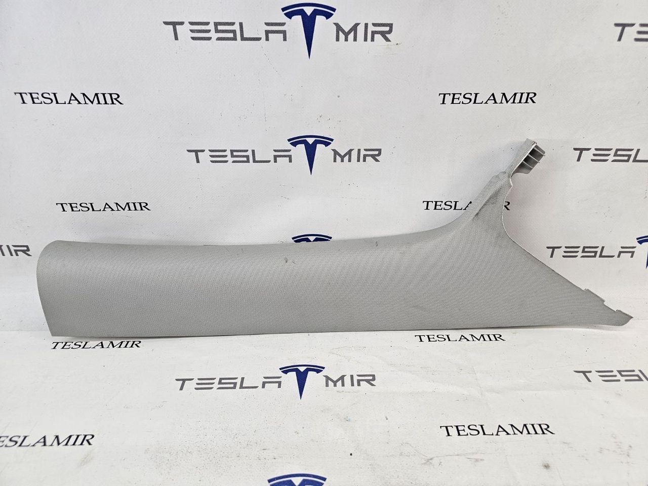 Накладка декоративная стойки А внутренняя правая верхняя Tesla Model Y 1 поколение 2024, 1494605-00 - фото №1