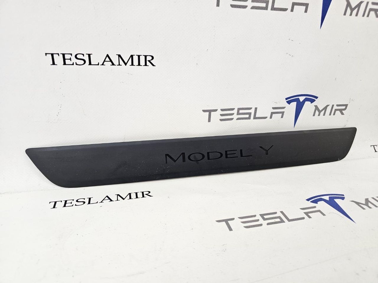 накладка на порог Tesla Model Y 1 поколение 2024, 1494301-00 - фото №1