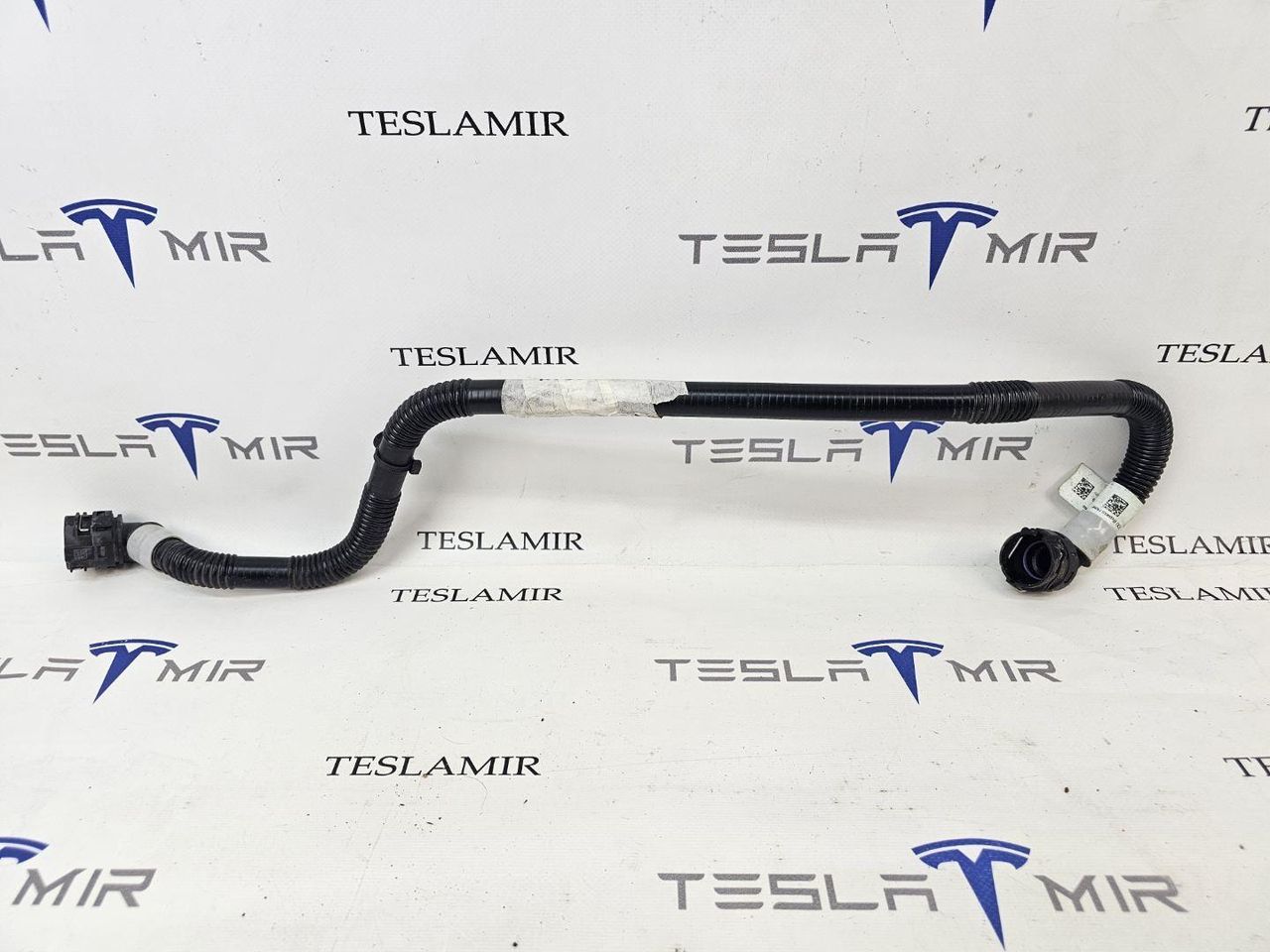 Шланг системы охлаждения - трубопровод порога Tesla Model Y 1 поколение 2024, 1501345-00, 1501345-99 - фото №1