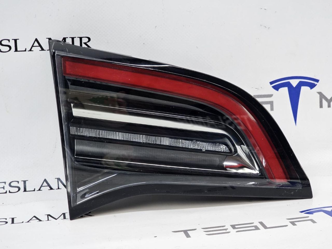 фонарь крышки багажника левый Tesla Model Y 1 поколение 2024, 1502088-00, 1077401-00, 1502088-96 - фото №1