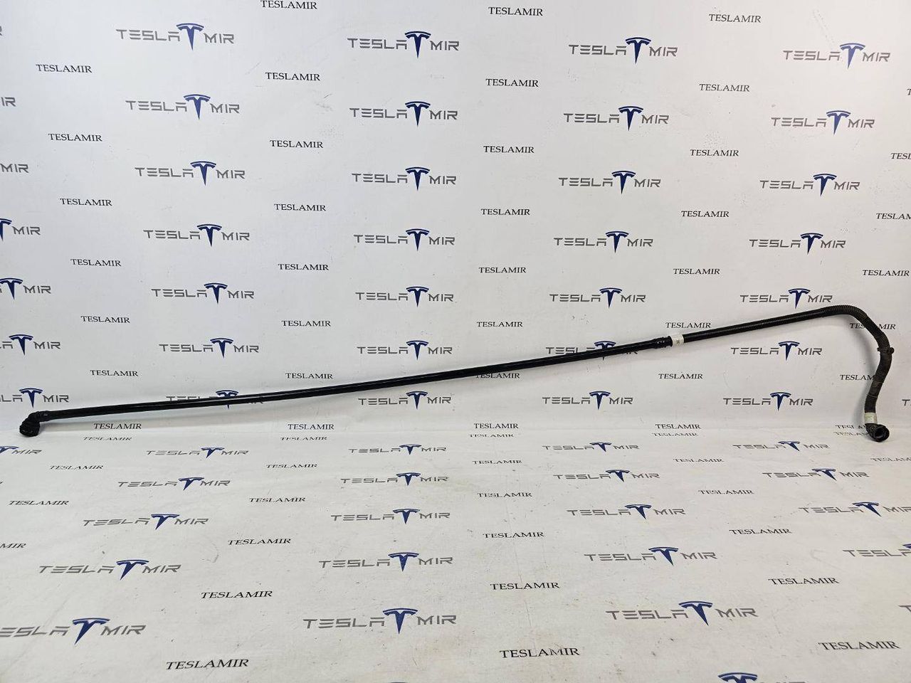 Патрубок системы охлаждения пластиковый Tesla Model 3 1 поколение 2020, 1077593-00 - фото №1
