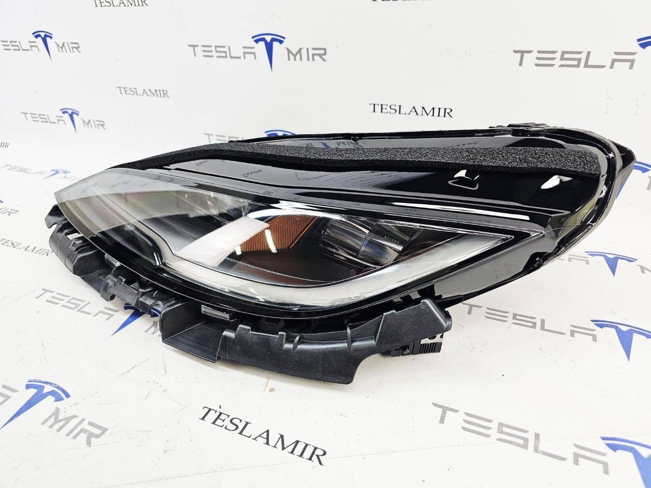 фара левая Tesla Model 3 2 поколение 2024, 1694086-98, 1694086-00 - фото №1