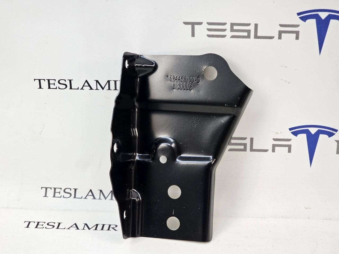 Кронштейн нижнего усилителя переднего бампера Tesla Model 3 2 поколение 2024, 1694450-00 - фото №1