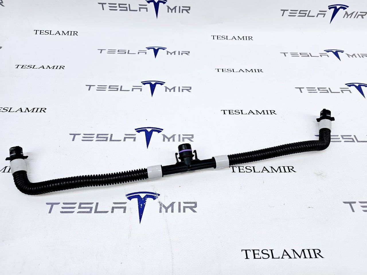 Патрубок охлаждения пентхауса Tesla Model 3 1 поколение 2020, 1091894-00 - фото №1