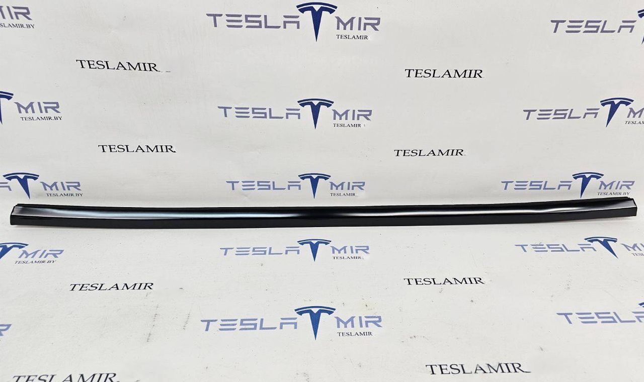 молдинг двери задней левой Tesla Model 3 1 поколение 2022, 1080745-00, 1080745-01 - фото №1