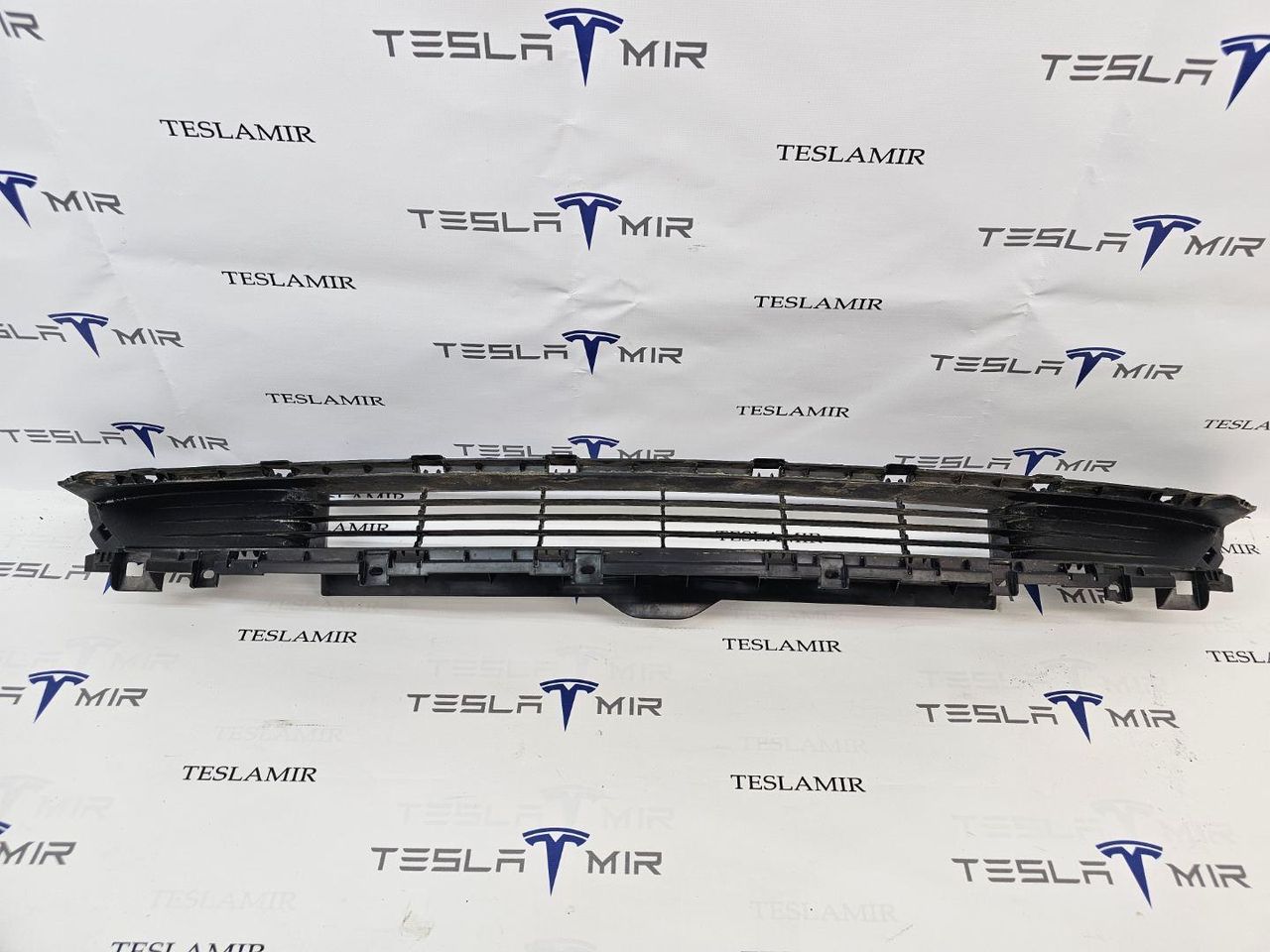 Решетка гриль декоративная основного радиатора (передний бампер) Tesla Model 3 2 поколение 2024, 1694311-00 - фото №1