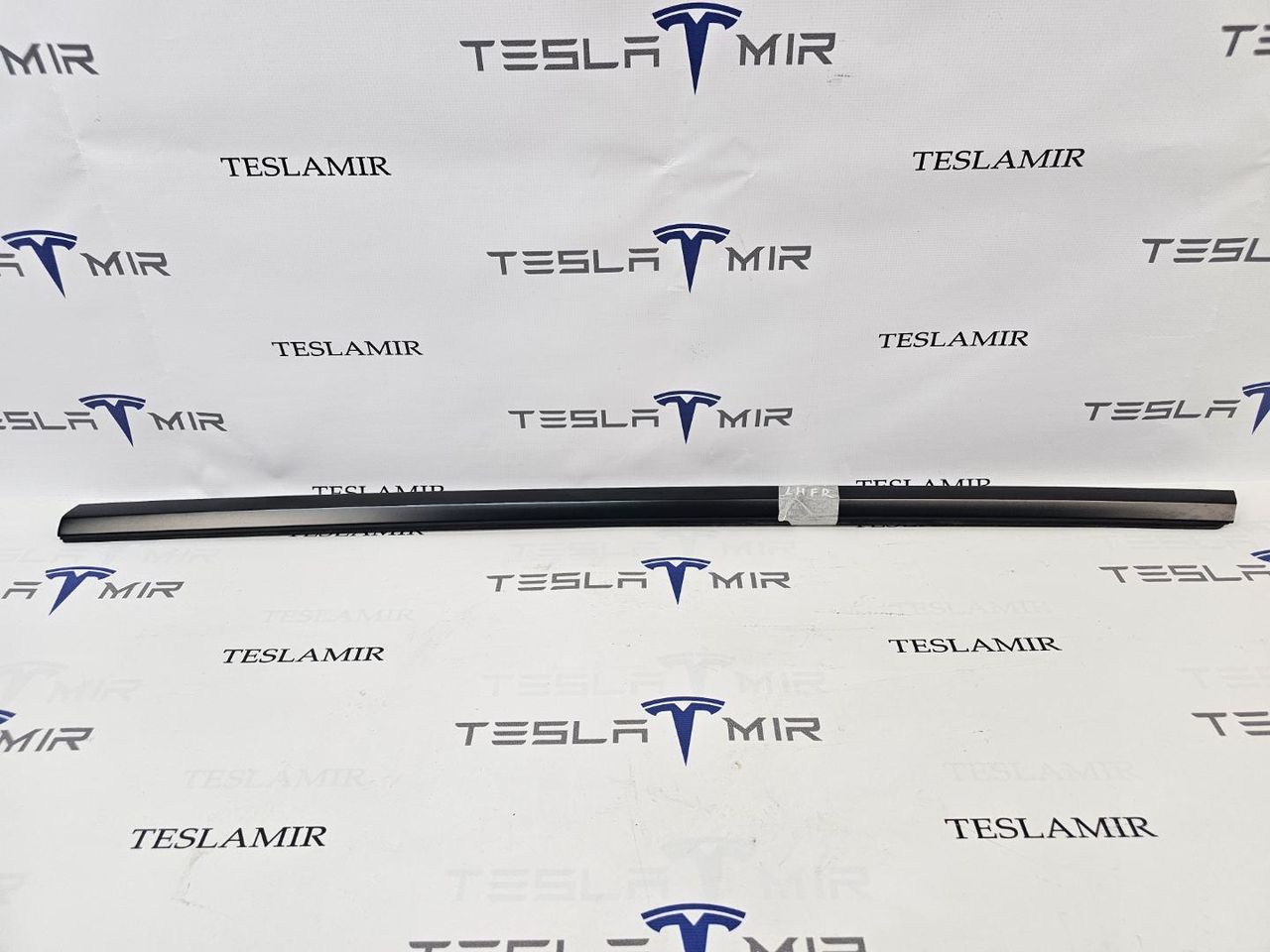 молдинг двери передней левой Tesla Model 3 2 поколение 2024, 1873571-99 - фото №1