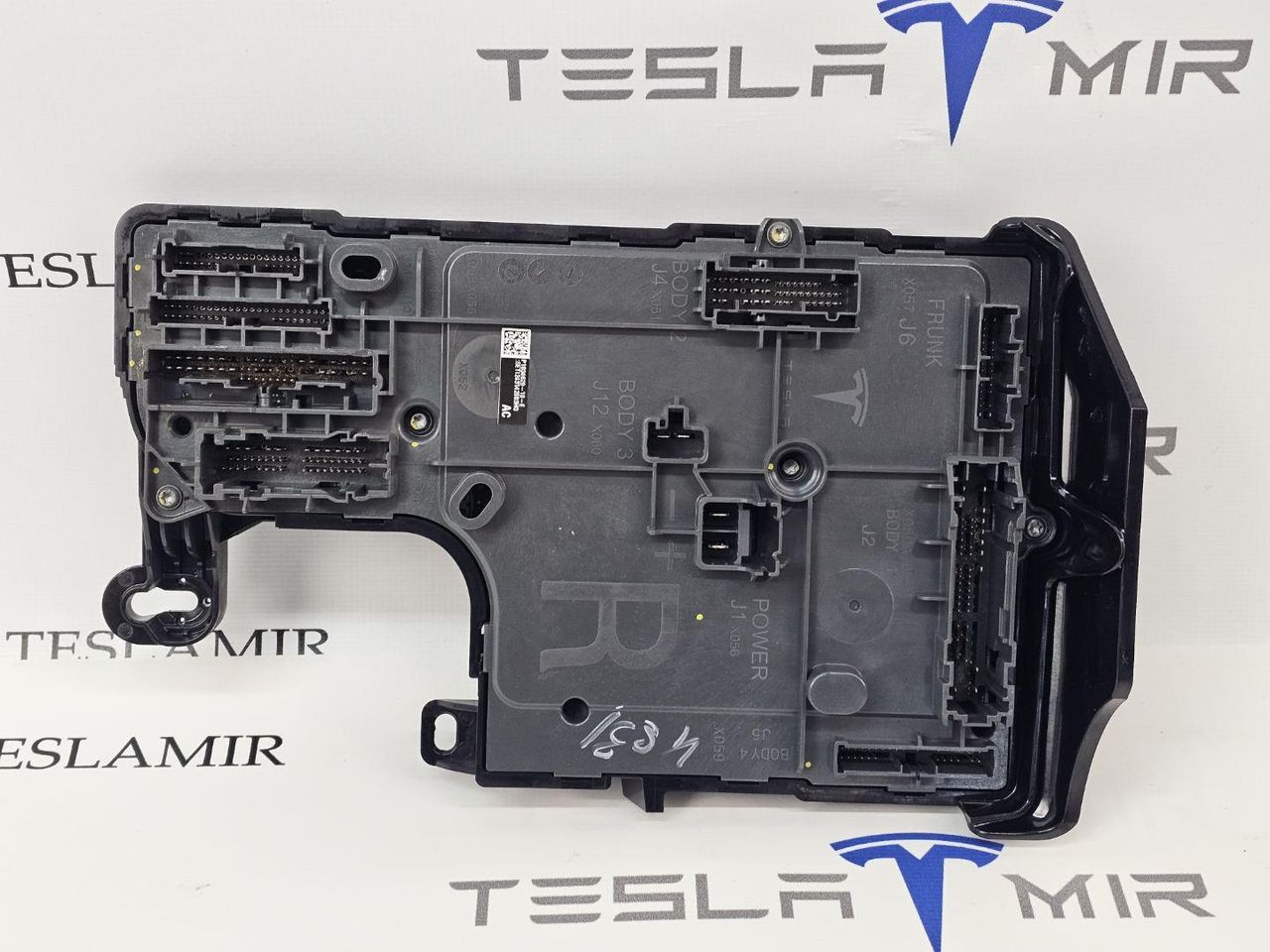 Блок управления BCM (бортовой сети) (Body Control Module) Боди Tesla Model 3 2 поколение 2024, 1834629-10 - фото №1