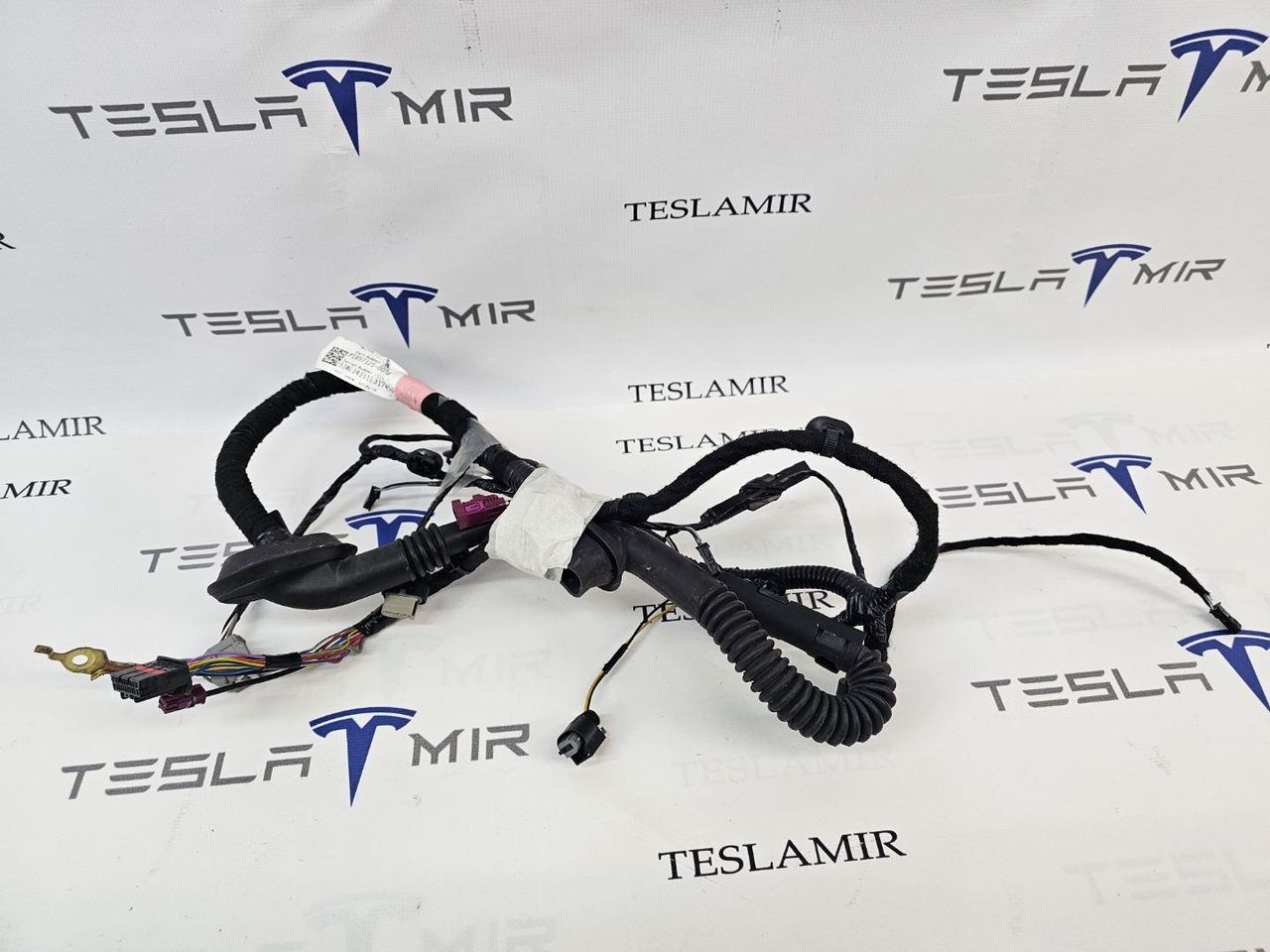Проводка крышки багажника Tesla Model 3 2 поколение 2024, 1897325-00 - фото №1