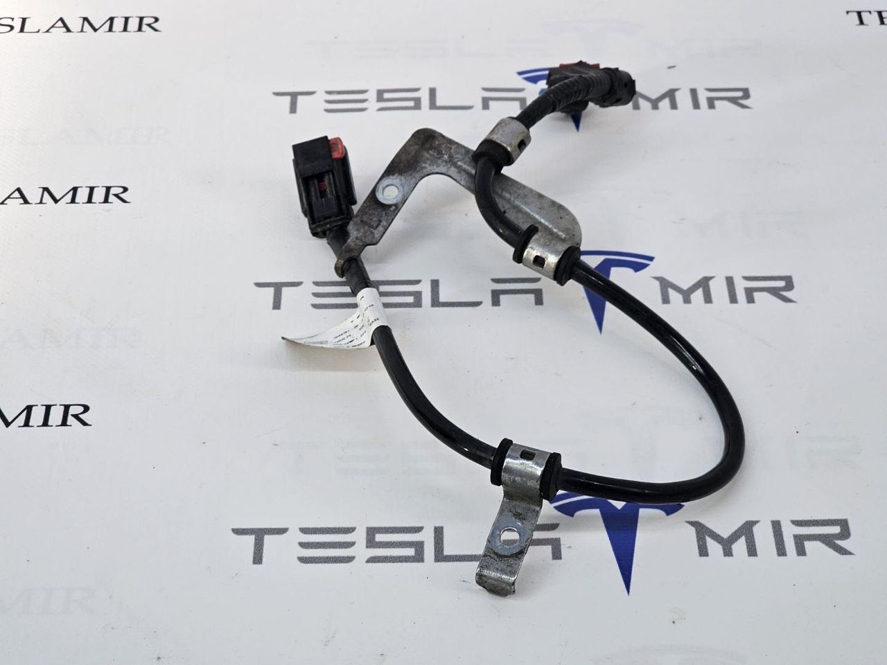 Электропроводка суппорта (ручника) левая Tesla Model 3 2 поколение 2024, 1044781-00 - фото №1