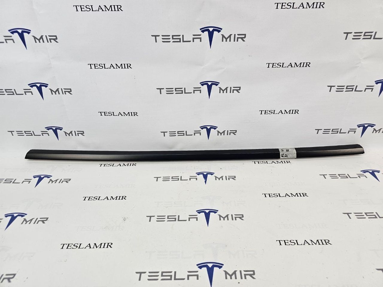 молдинг двери задней левой Tesla Model 3 2 поколение 2024, 1080745-00, 1080745-01, 1873573-99 - фото №1