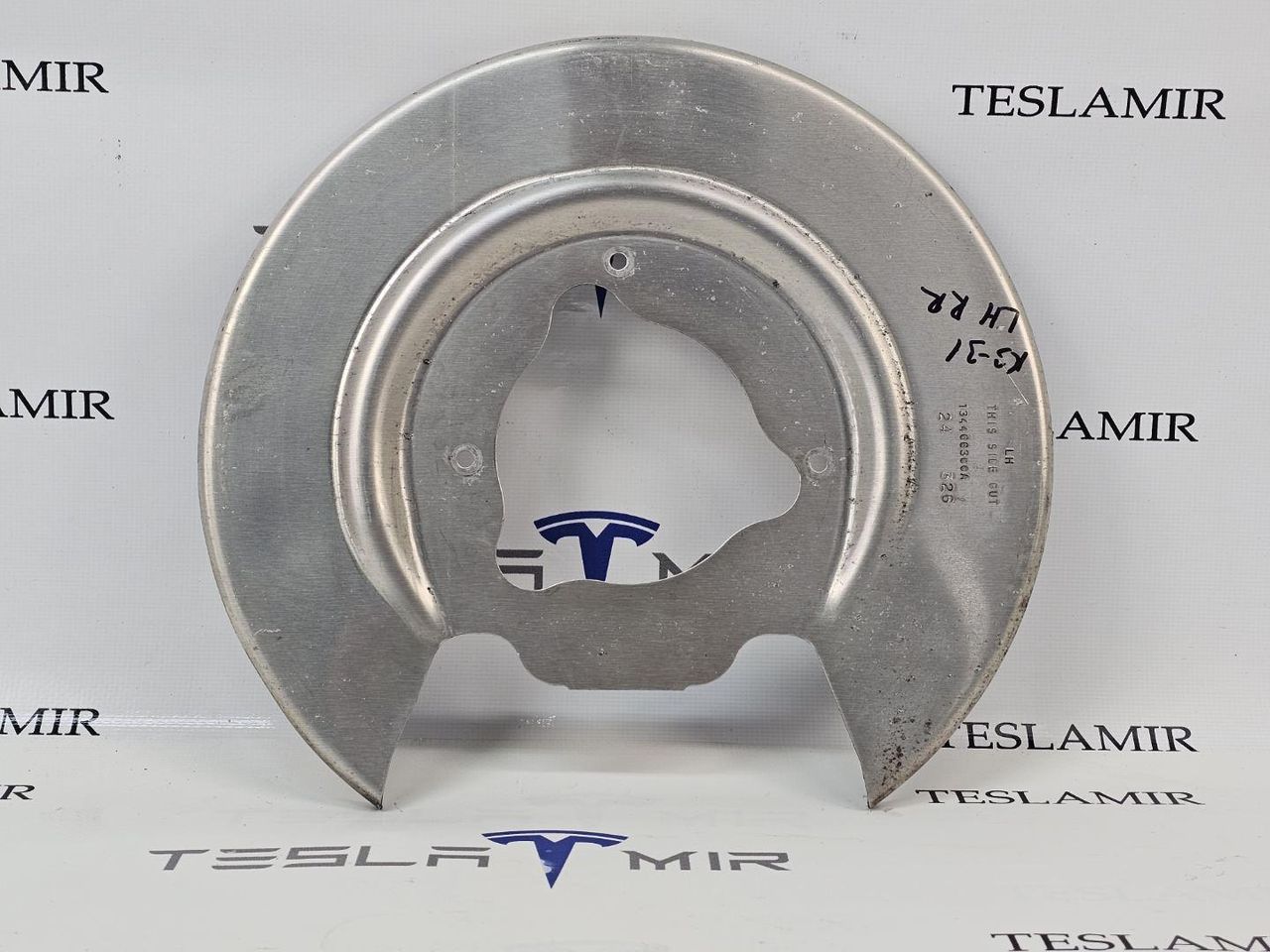 защитный кожух тормозного механизма Tesla Model 3 2 поколение 2024, 1344663-00 - фото №1