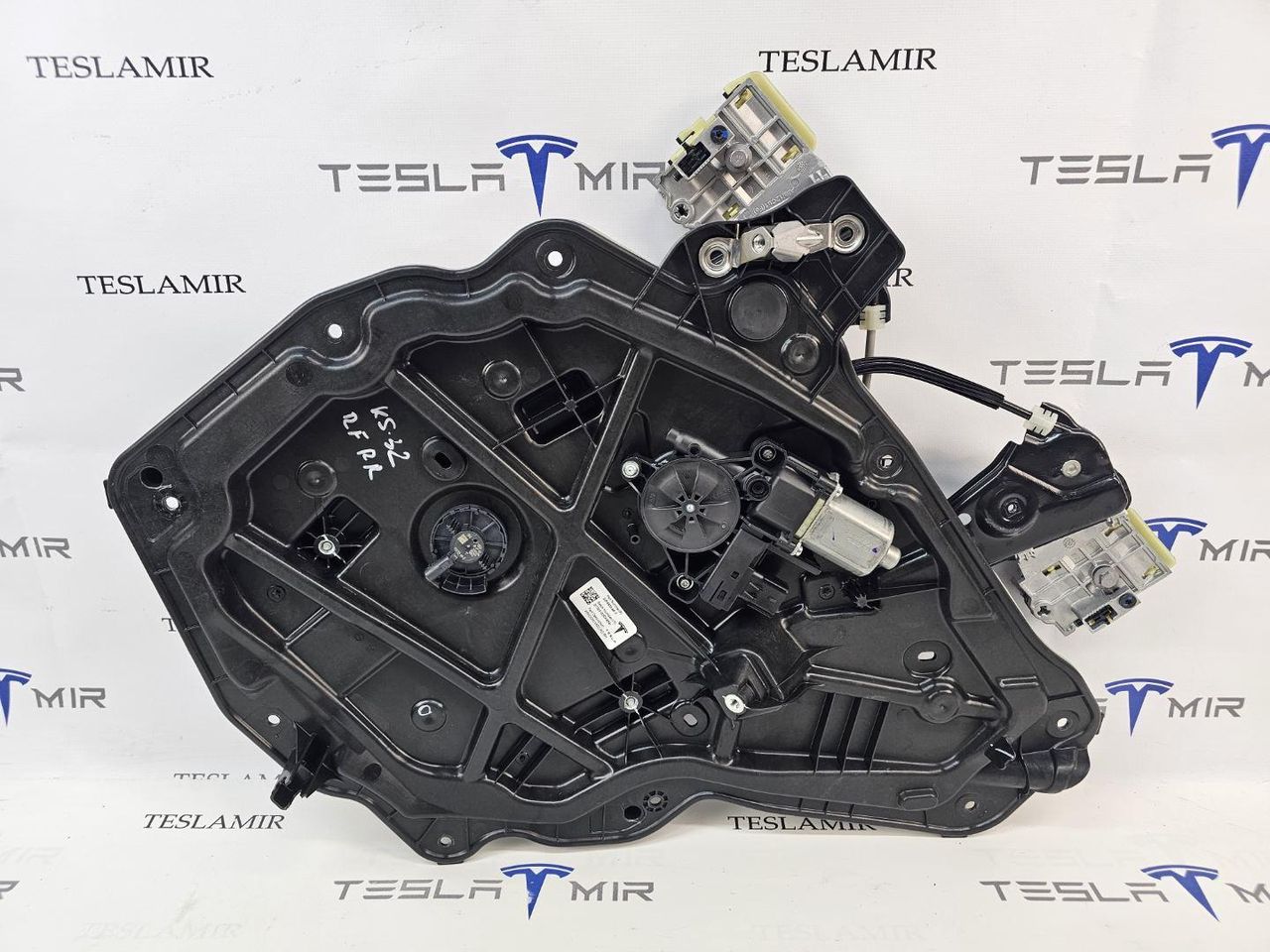стеклоподъемник задний правый Tesla Model Y 1 поколение 2025, 2005481-02, 2004633-98 - фото №1