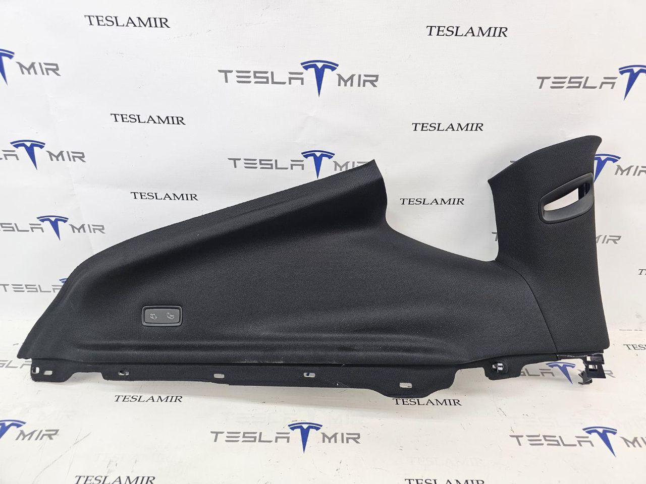 Накладка ремня безопасности стойки С левая Tesla Model Y 1 поколение 2025, 1935483-51, 2041981-00 - фото №1