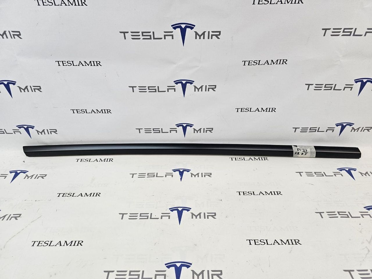 молдинг двери передней правой Tesla Model Y 1 поколение 2025, 2022804-21 - фото №1