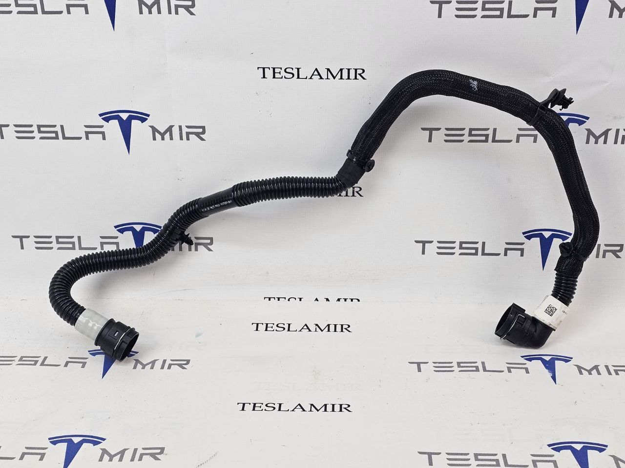 Шланг системы охлаждения заднего мотора Tesla Model Y 1 поколение 2025, 1077585-00 - фото №1