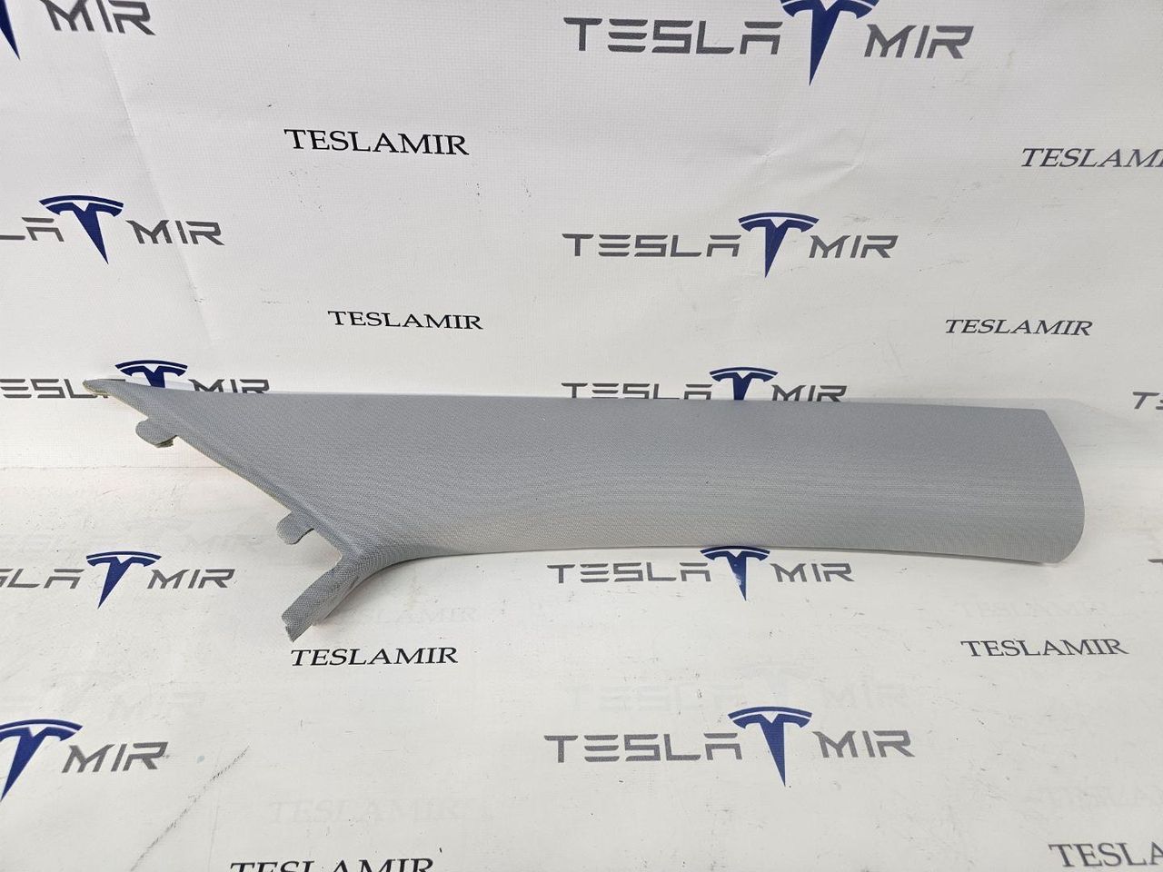 Накладка декоративная стойки А внутренняя правая верхняя Tesla Model Y 1 поколение 2025, 1935480-51 - фото №1