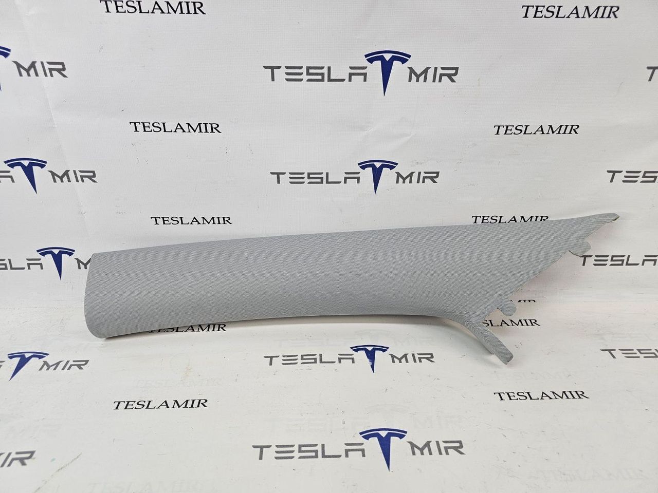 Накладка декоративная стойки А внутренняя левая верхняя Tesla Model Y 1 поколение 2025, 1935479-51 - фото №1