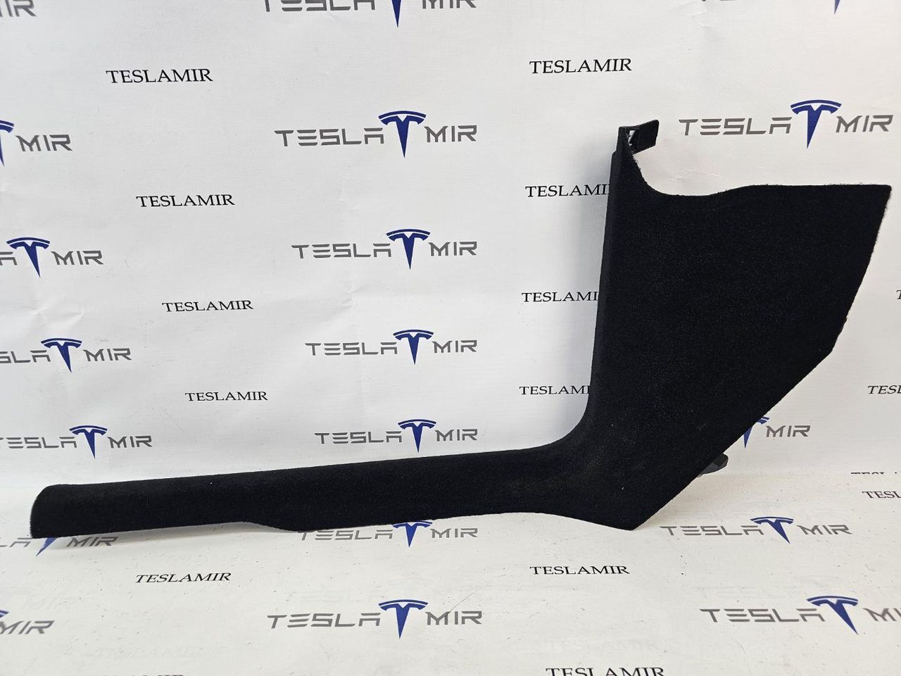 Накладка декоративная стойки А внутренняя левая нижняя Tesla Model Y 1 поколение 2025, 1935491-50 - фото №1