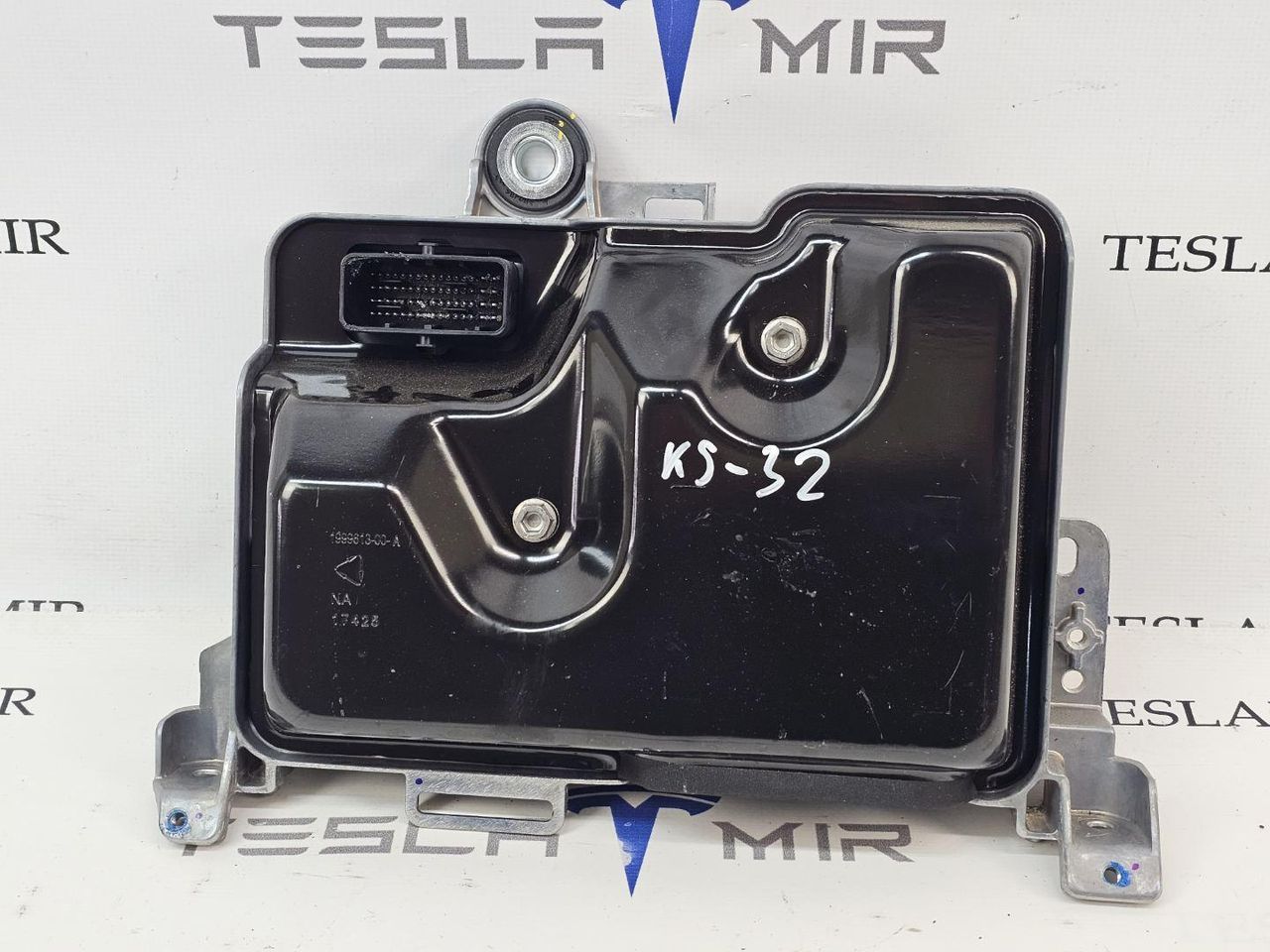 Блок управления BCM (бортовой сети) (Body Control Module) Боди Tesla Model Y 1 поколение 2025, 1866750-32, 2141419-00, 1999613-00 - фото №1