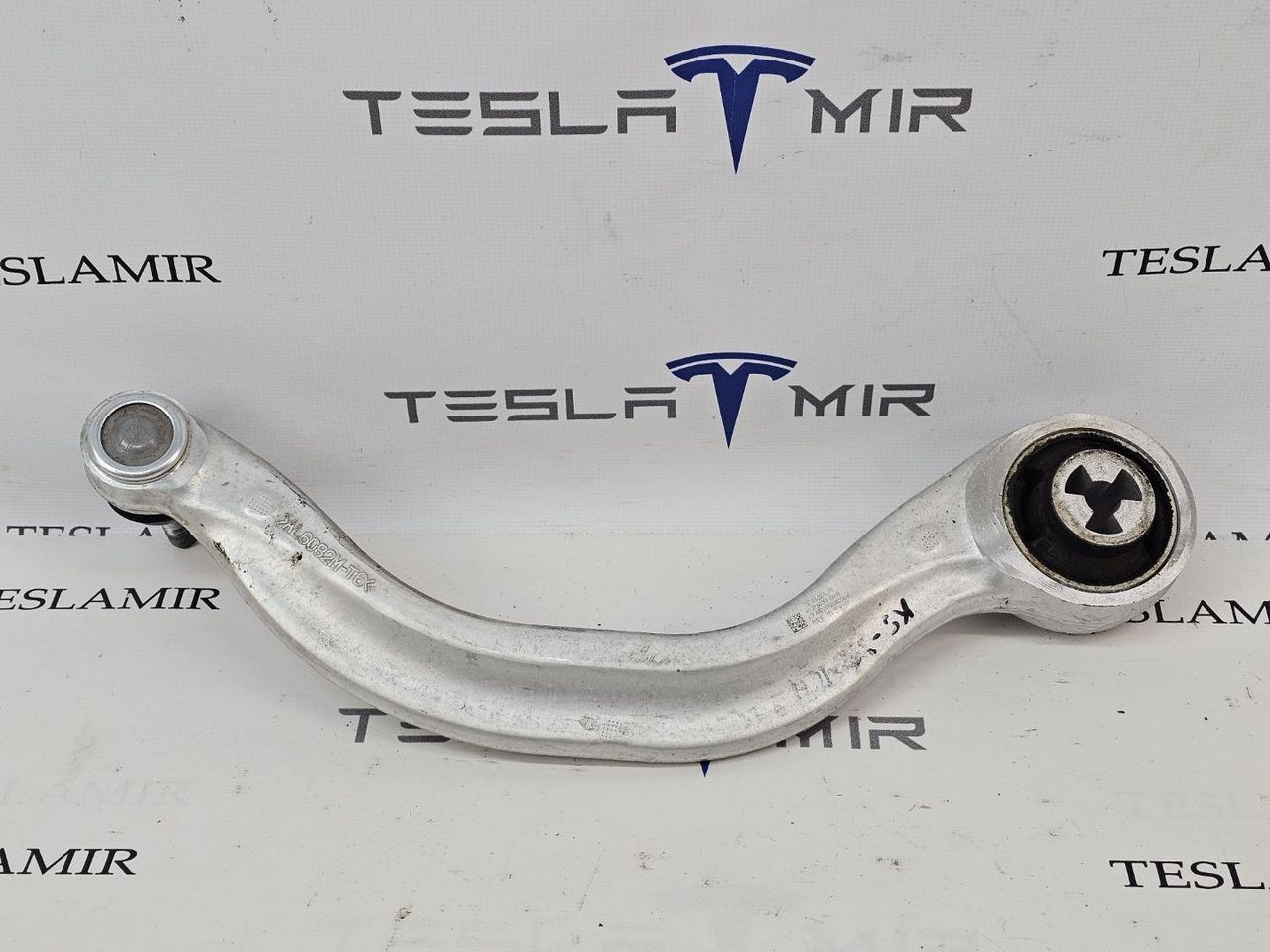 Рычаг передний продольный нижний (банан) правый Tesla Model Y 1 поколение 2025, 2188359-00 - фото №1