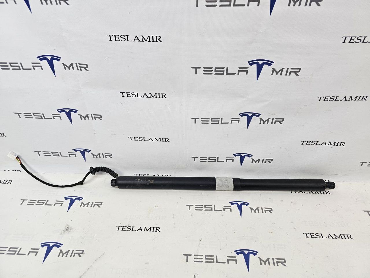 амортизатор крышки багажника (3-5 двери) Tesla Model Y 1 поколение 2025, 2135280-00 - фото №1