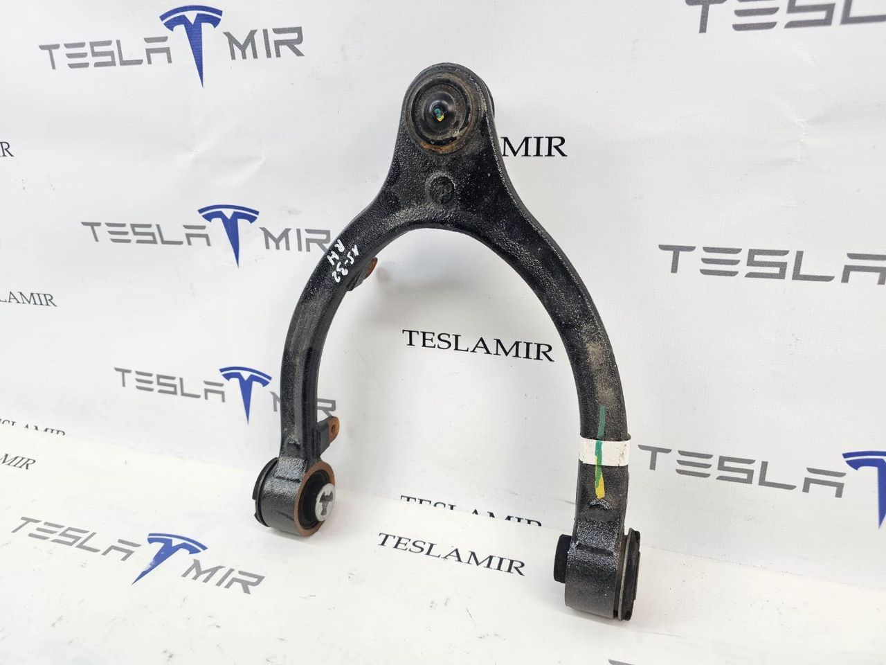 Рычаг верхний передний (подкова) правый Tesla Model Y 1 поколение 2025, 2188327-00 - фото №1