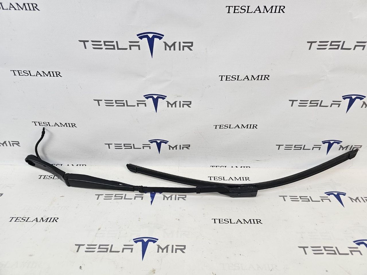 щеткодержатель (поводок стеклоочистителя, дворник) Tesla Model Y 1 поколение 2025, 1963549-00, 1987308-00 - фото №1