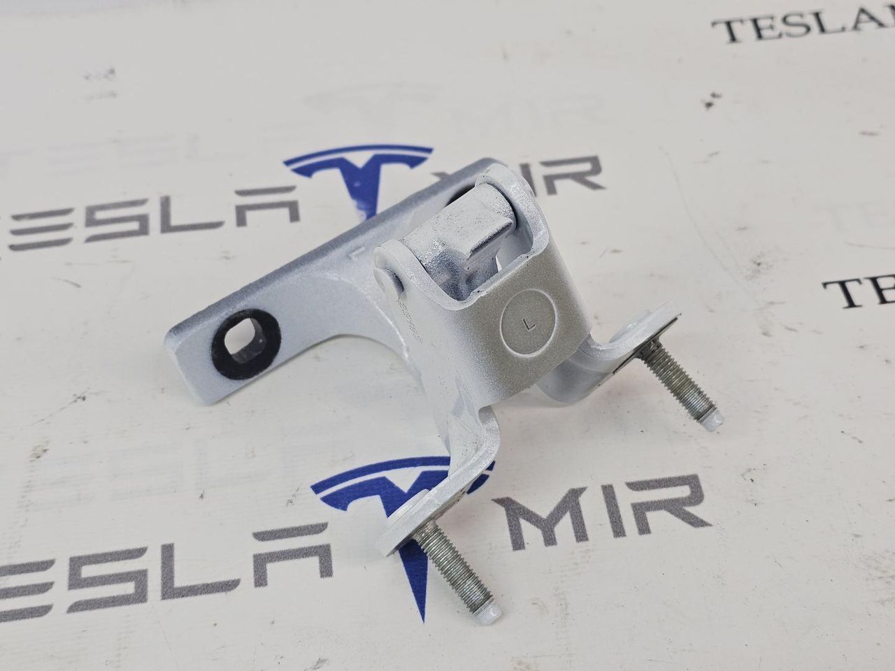 петля крышки багажника Tesla Model Y 1 поколение 2025, 1931316-00 - фото №1