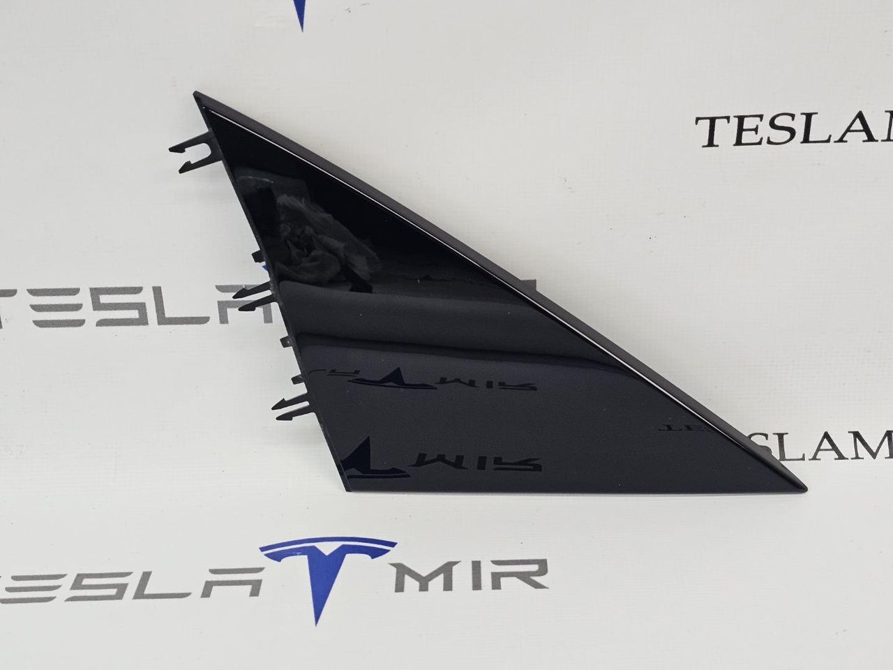 Накладка на зеркало (треугольник) левая Tesla Model Y 1 поколение 2025, 2130033-00 - фото №1