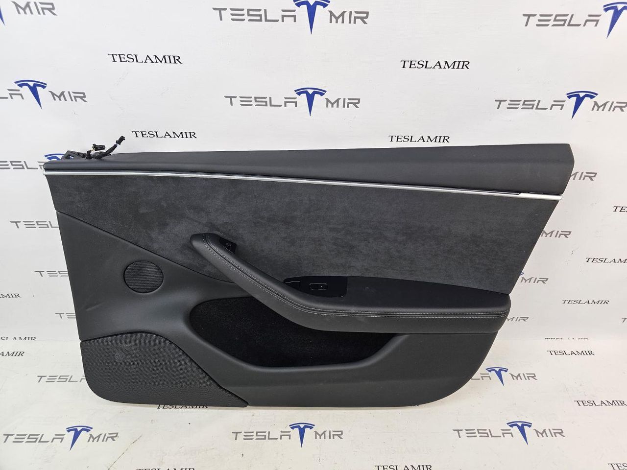обшивка двери передняя правая Tesla Model 3 2 поколение 2025, 1983176-20, 1776479-28, 1776740-20 - фото №1