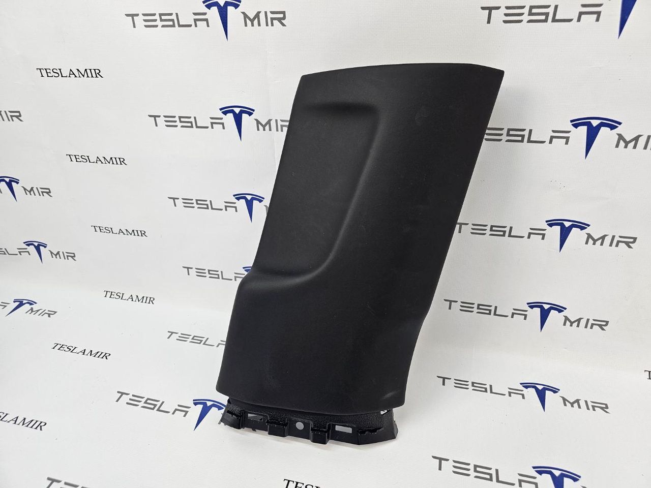 Накладка стойки B внутренняя правая нижняя Tesla Model 3 2 поколение 2025, 1733773-11 - фото №1