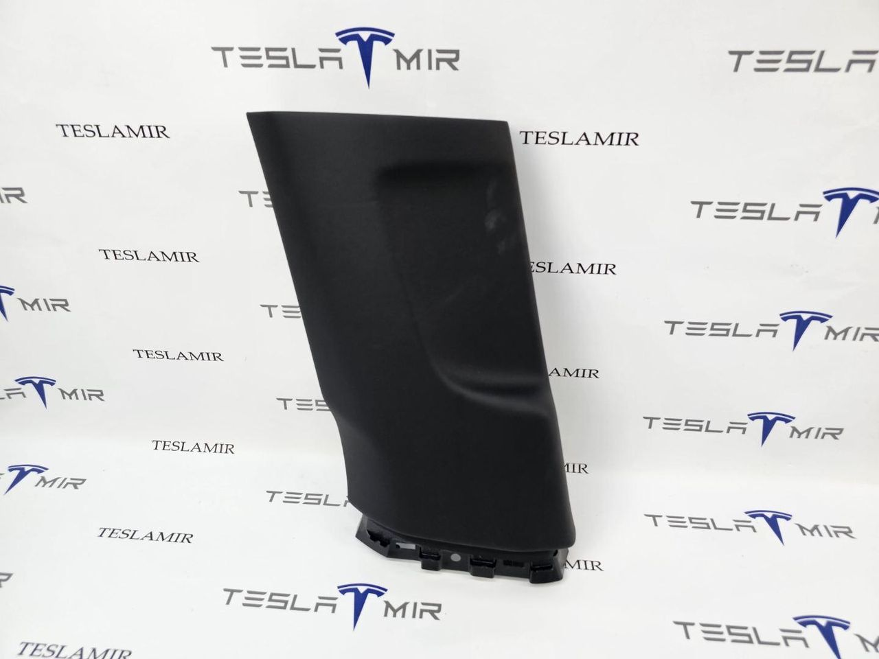 Накладка стойки B внутренняя левая нижняя Tesla Model 3 2 поколение 2025, 1733794-11 - фото №1