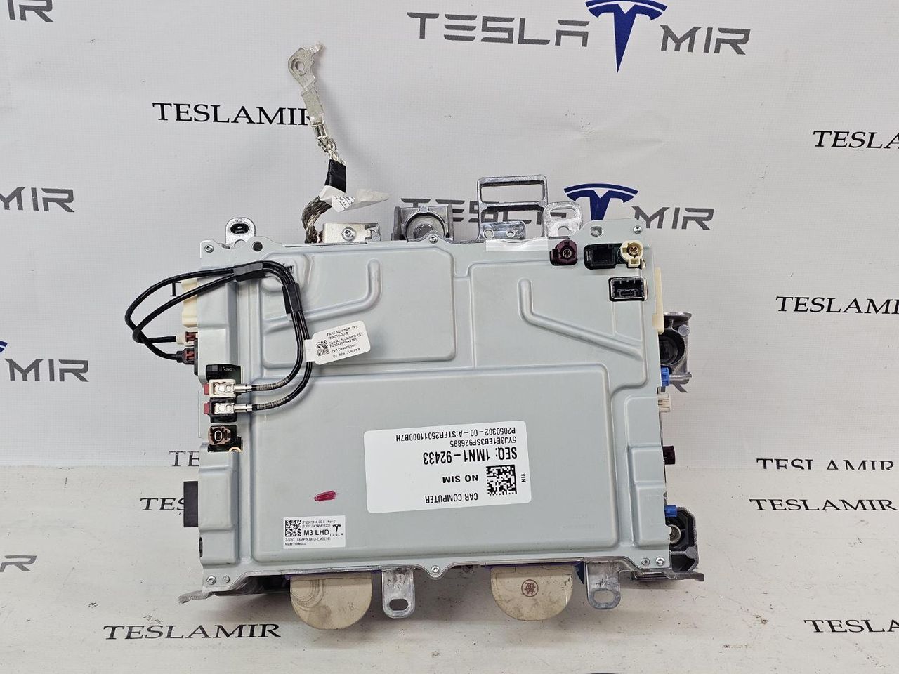 Блок автопилота Tesla Model 3 2 поколение 2025, 1806516-00, 2050302-00, 2001418-00 - фото №1